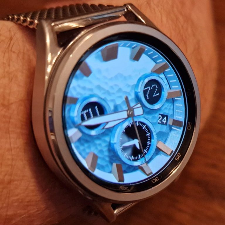 Light blue and gold ealistic analog/hybrid 3D real-time rendered watch face